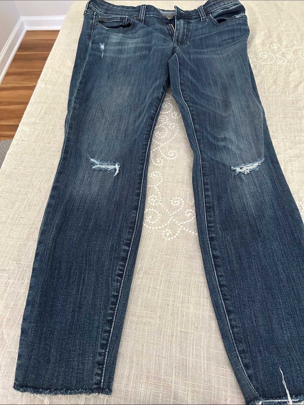 Women’s GAP Skinny Distressed Jeans in Dark Blue